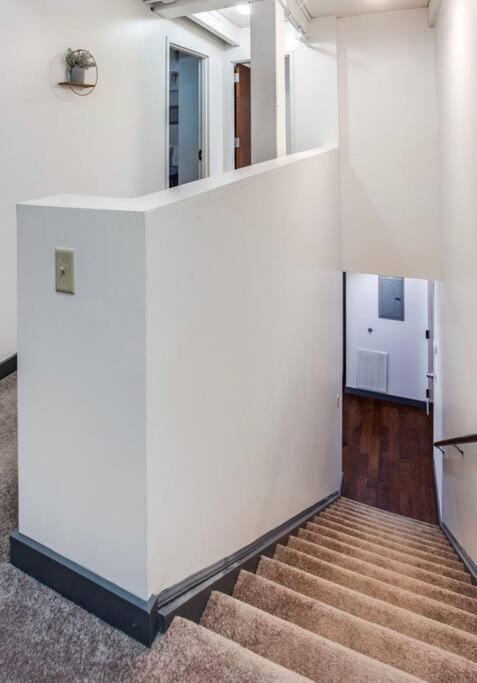 Вилла Centric Modern Loft W/ King Beds & Smart Gametable Рочестер Экстерьер фото