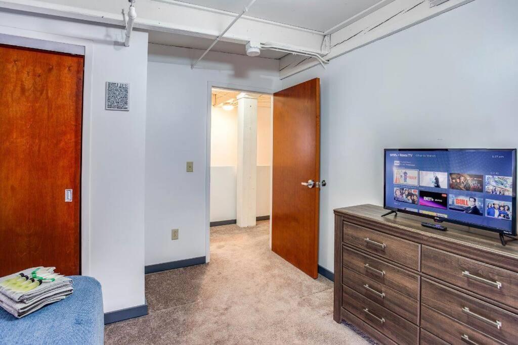 Вилла Centric Modern Loft W/ King Beds & Smart Gametable Рочестер Экстерьер фото
