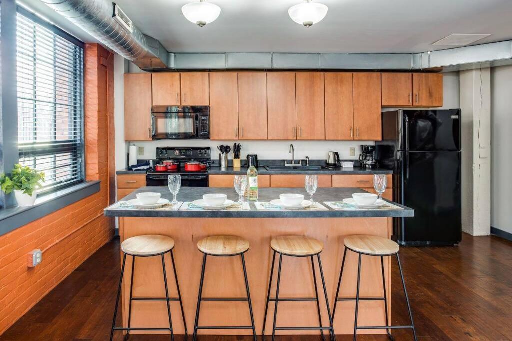 Вилла Centric Modern Loft W/ King Beds & Smart Gametable Рочестер Экстерьер фото